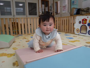 ～0歳児　たんぽぽ組の様子～